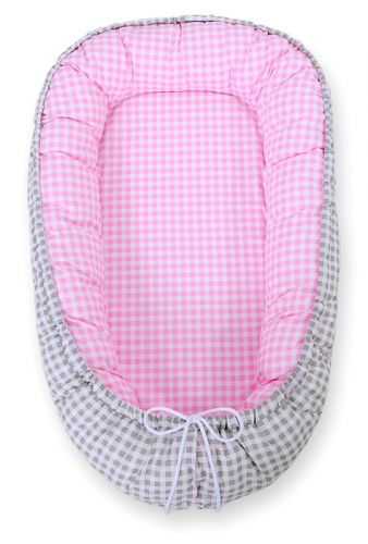Kokon niemowlęcy dwustronny kojec otulacz Premium BOBONO- kratka szara/kratka różowa
