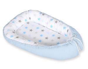 Kokon niemowlęcy dwustronny kojec otulacz Premium BOBONO- Gwiazdy niebiesko-szare/niebieski