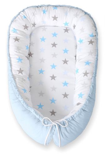 Kokon niemowlęcy dwustronny kojec otulacz Premium BOBONO- Gwiazdy niebiesko-szare/niebieski