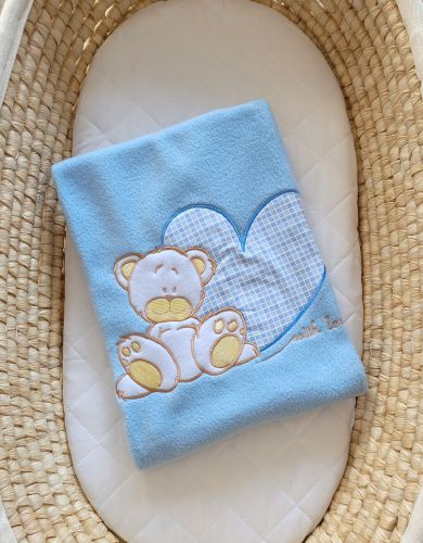 Kocyk polarowy dla niemowląt - Milo- Miś z sercem niebieski